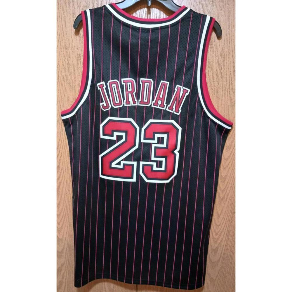 *Michael Jordan (Mitchell & Ness)-(Bulls)-(XL)-$90.00 - Picture 5 of 9